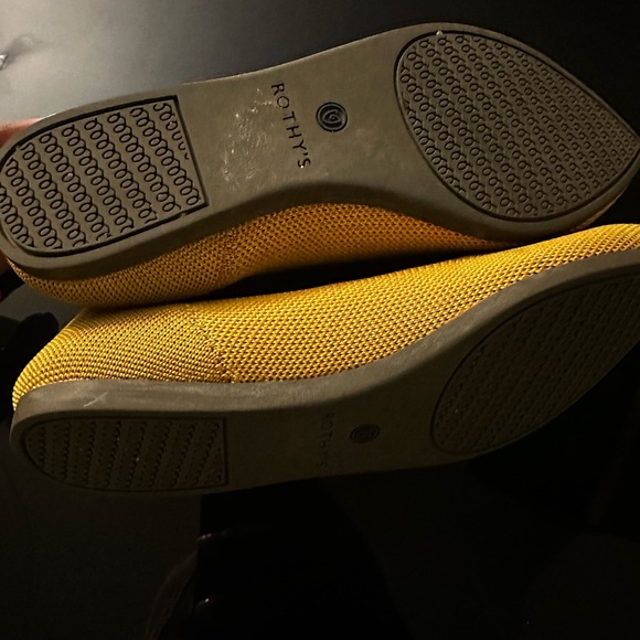 Yellow pointy toe Rothy’s. Size 6 - Picture 3 of 3